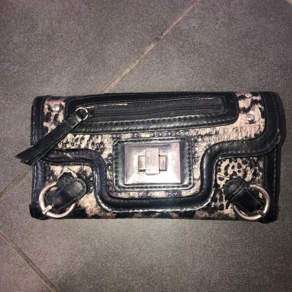 Icing wallet cheetah